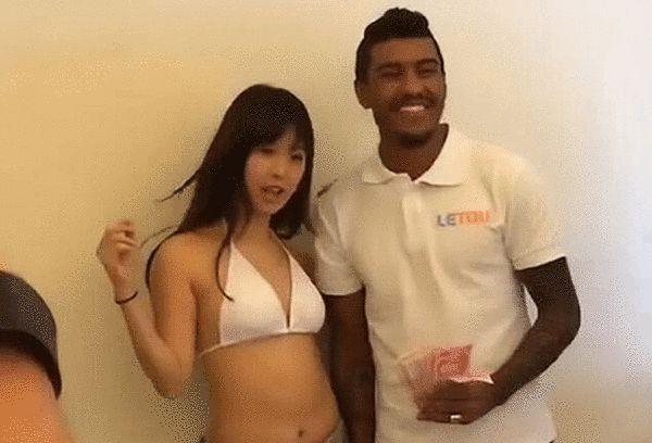 美女被男人扒开腿猛电视